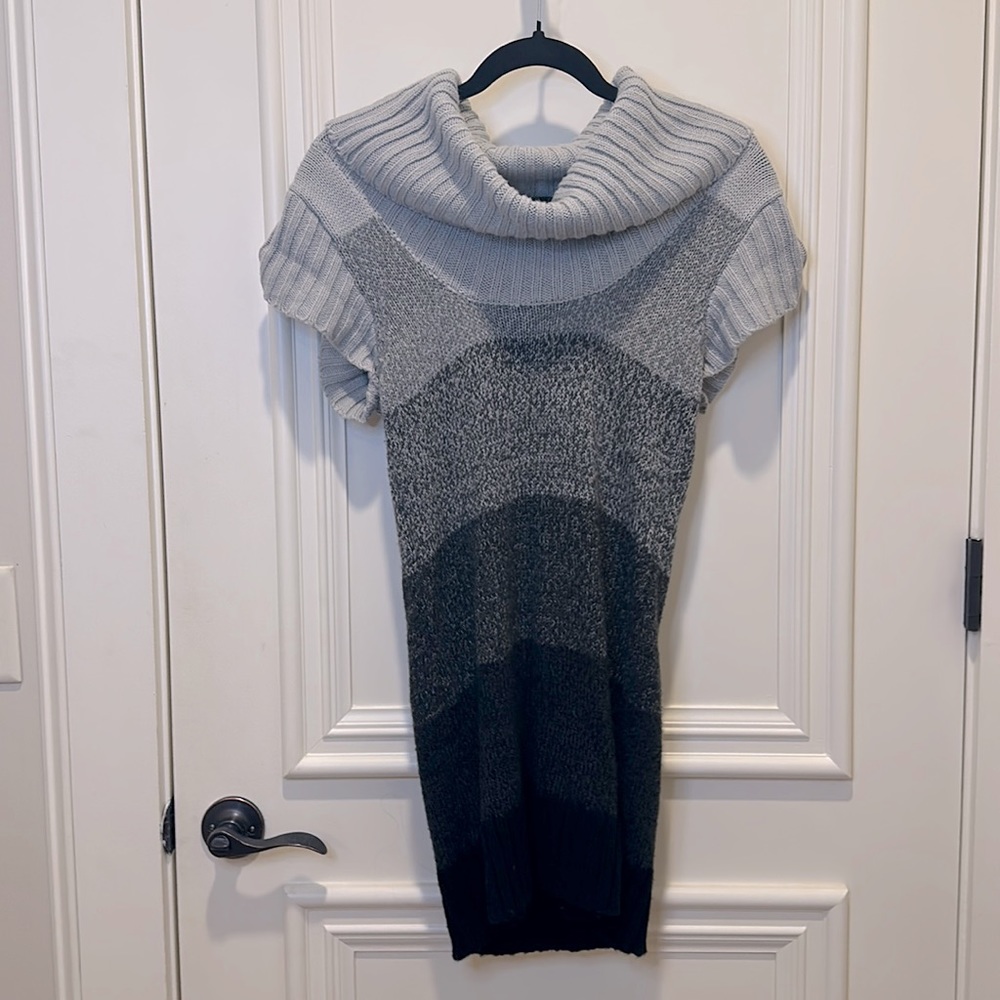 David Kahn Women’s XS Knit Grey/Black Striped Short Sleeve Cowl Neck Sweater
